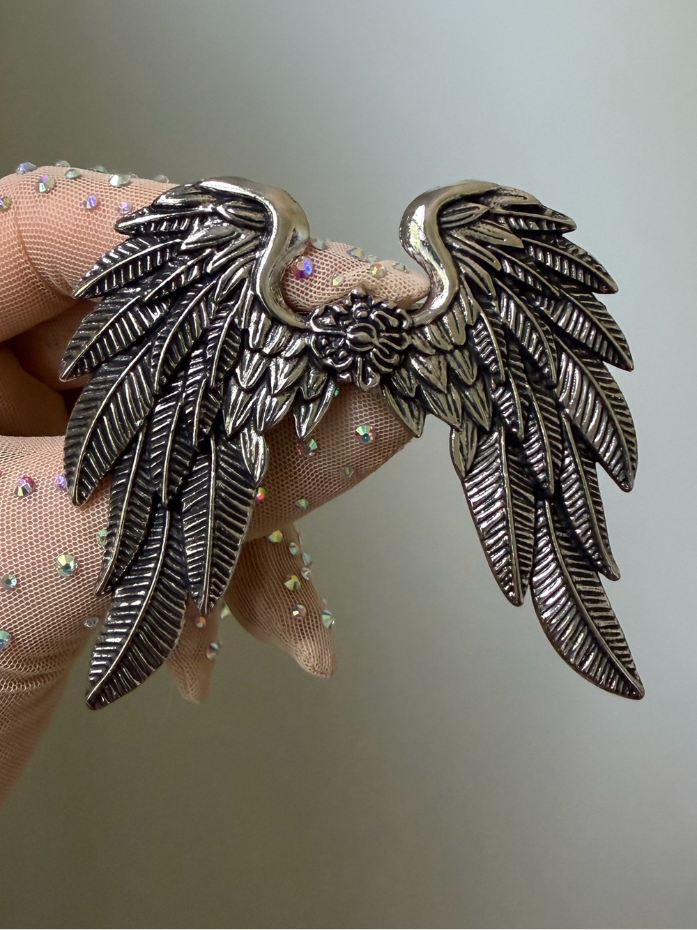 Vintage Angel Wing Hair Clip - Picture 4 of 5